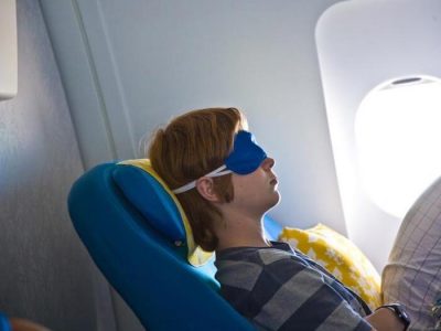 چگونه در هواپیما راحت بخوابیم ؟ [اینفوگرافیک]